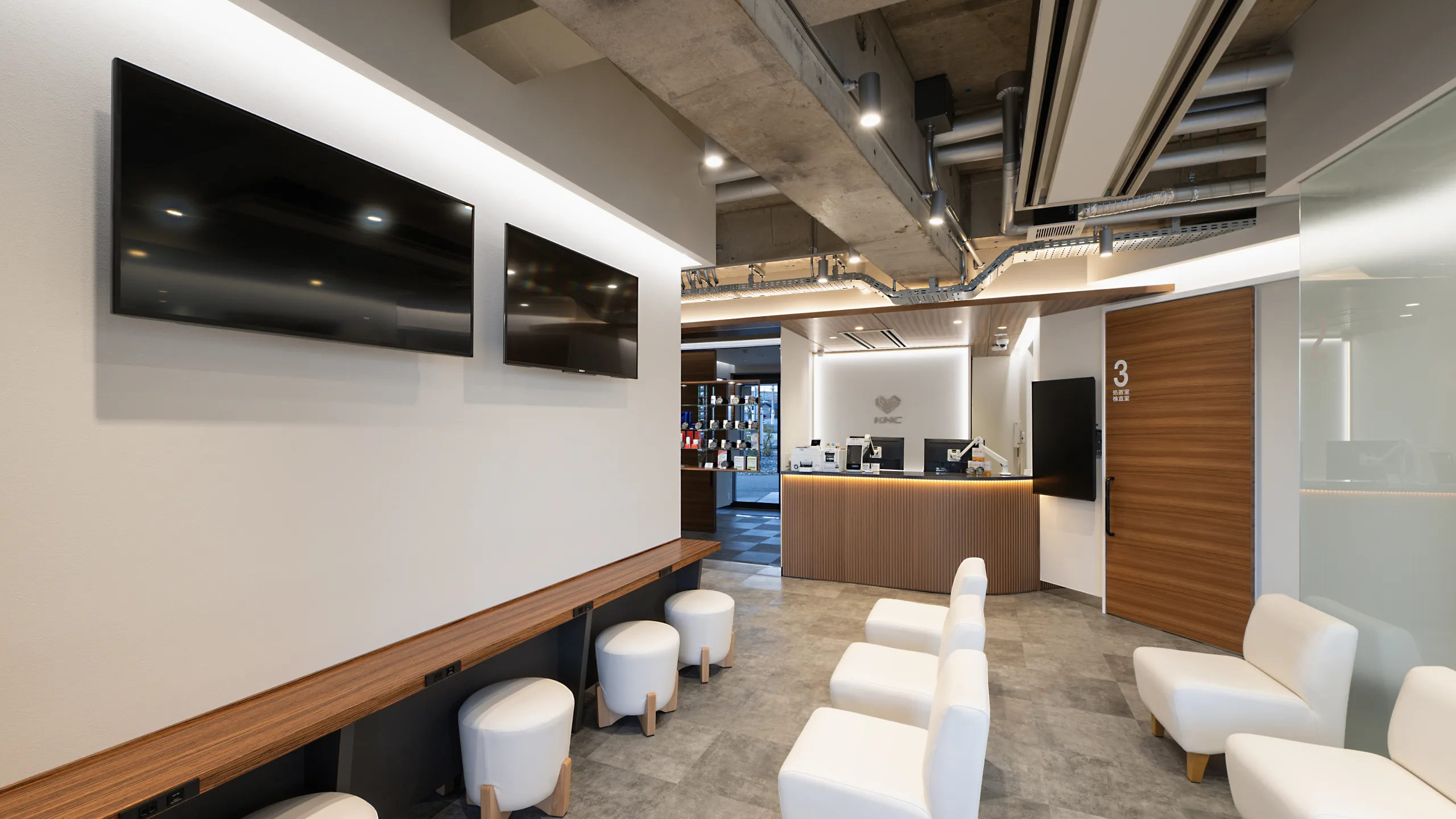 待合ではコンセントも自由にお使いいただけます